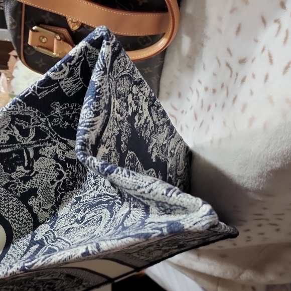 Dior Book tote  Blue Toile de Jouy Reverse Embroidery - Picture 4 of 9